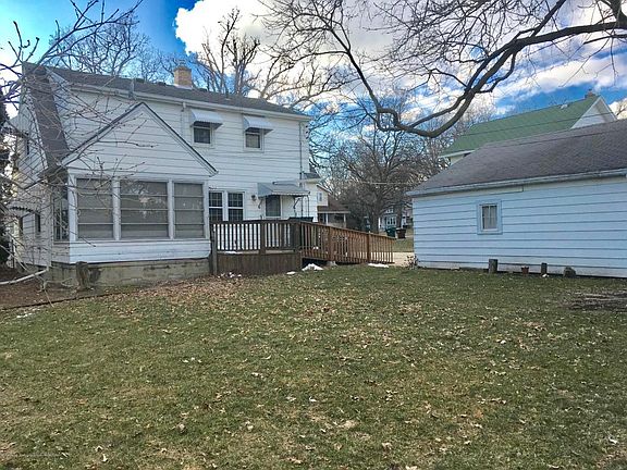 4th image of 1013 Parker St