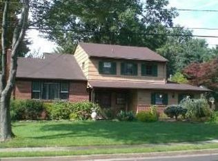 11 Ventnor Dr, Edison, NJ 08820