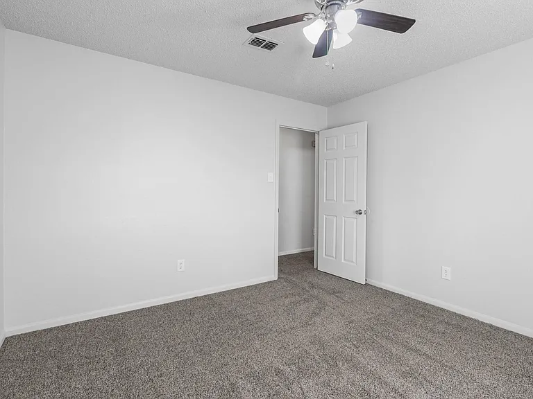 2313 Longmeadow St — Photo 32