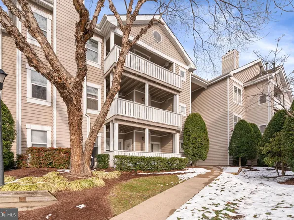 14300 Grape Holly Grv APT 24, Centreville, VA 20121