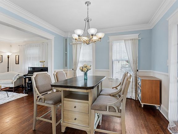 5th image of 87 Islip Avenue