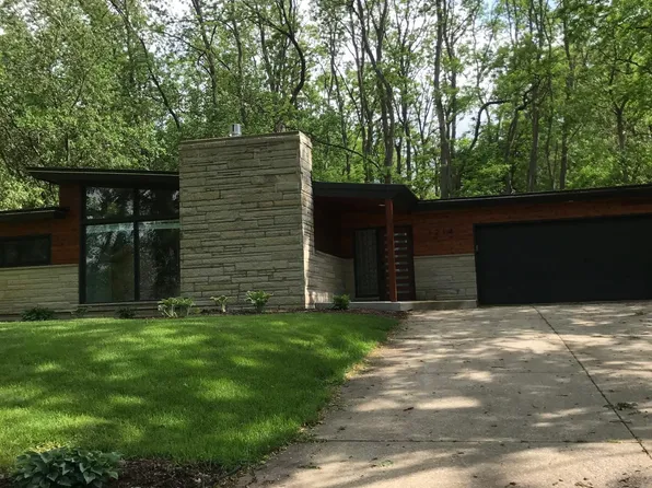 1214 Milwaukee St, Delafield, WI 53018