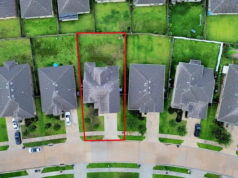 18319 Pin Oak Lake Dr — Photo 35