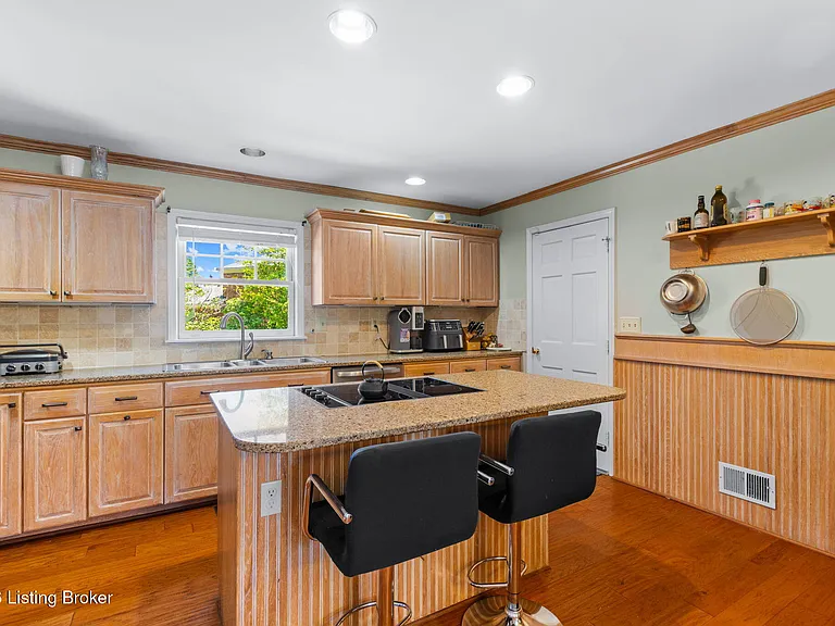 10807 Helmsdale Ln — Photo 4