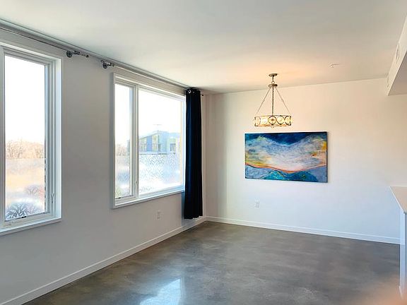 Large casement windows. Lots of light!