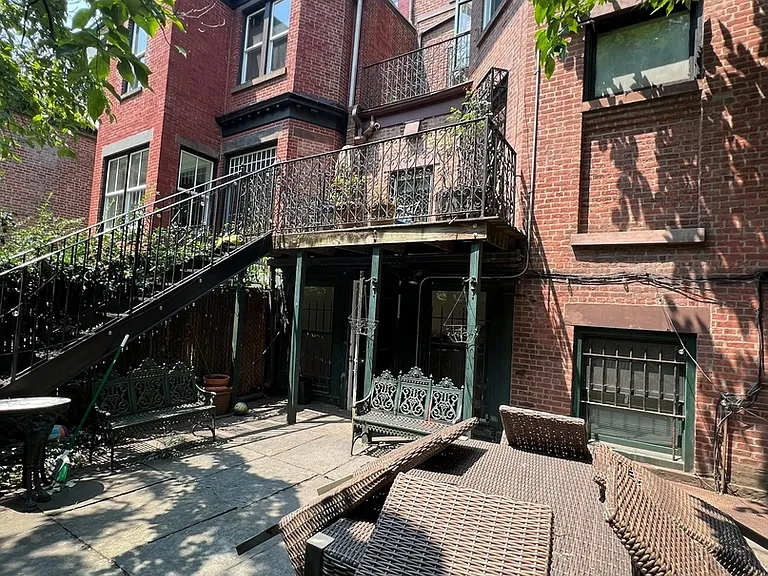 255 Henry St #1 — Photo 2