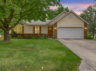 2313 Holiday Ln, Maryville, IL 62062