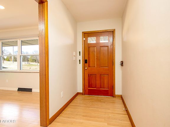 5th image of 231 Lonas Dr