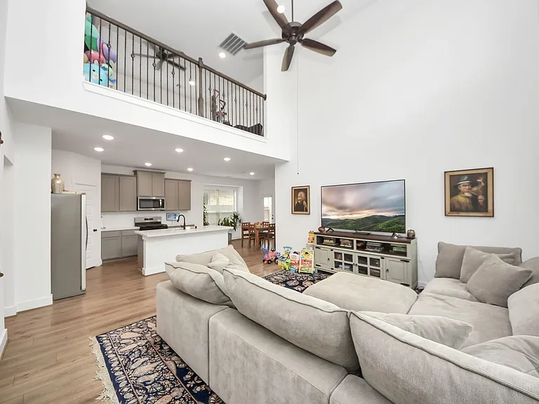 21314 Barcelona Heights Trl — Photo 10