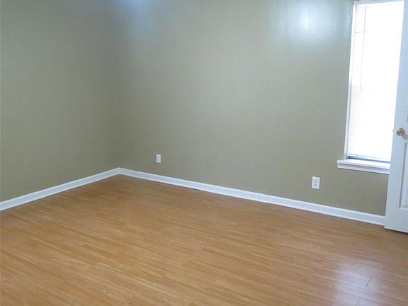 3rd image of 561 Gardendale Dr
