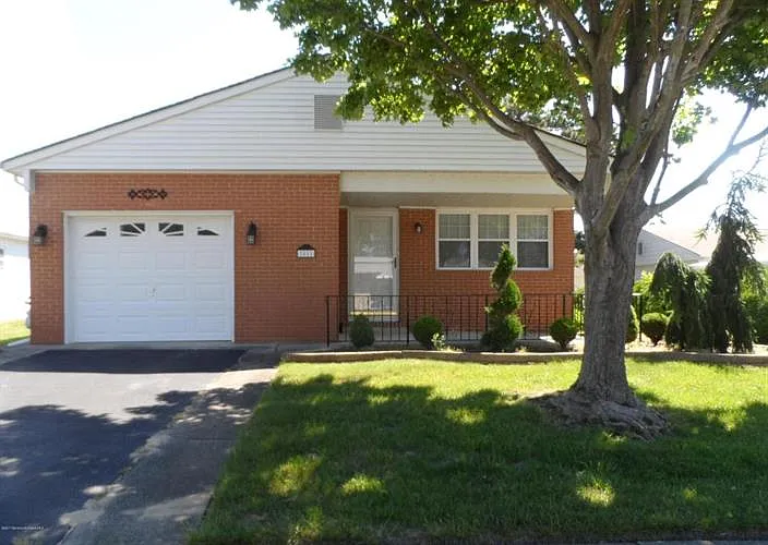 61 Sabinas St photo 1