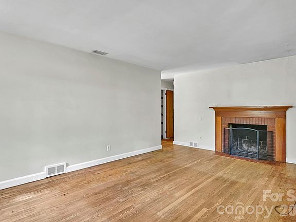 3rd image of 297 White Pine Dr