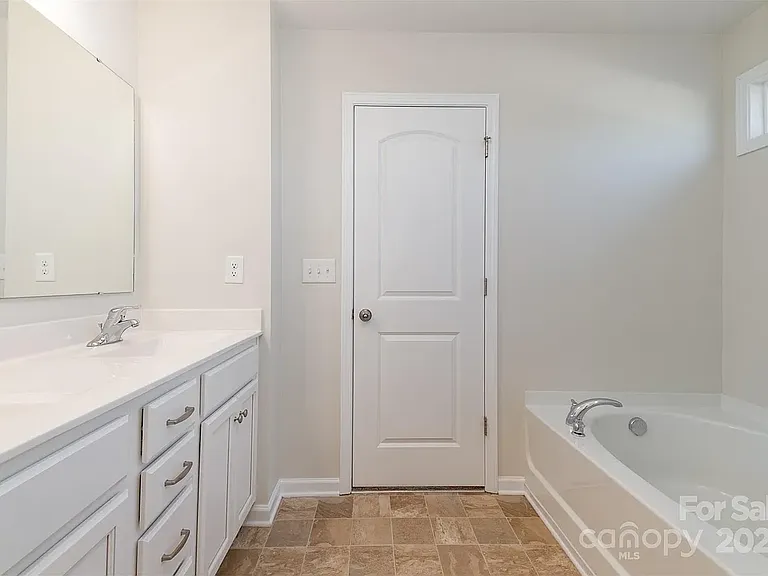 3034 Eastcott Ave — Photo 16