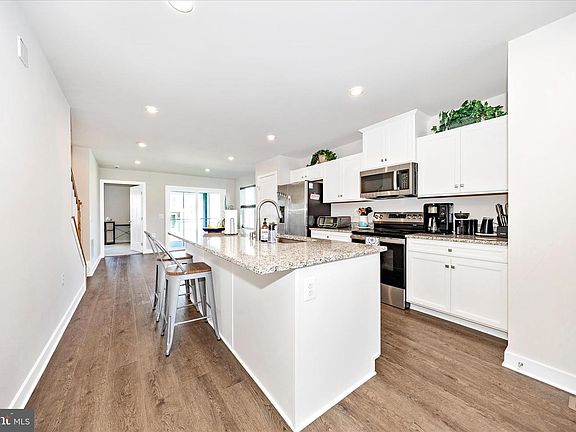 3rd image of 123 Bibury St