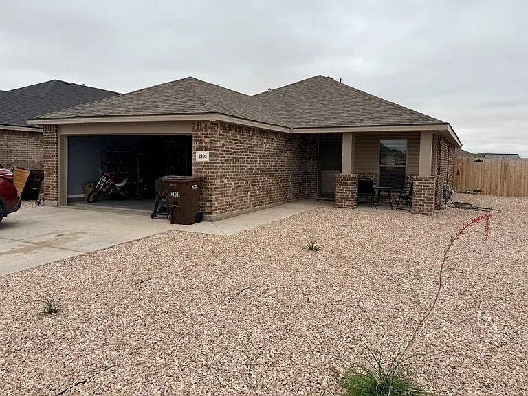 2808 Longfellow Rd — Photo 1