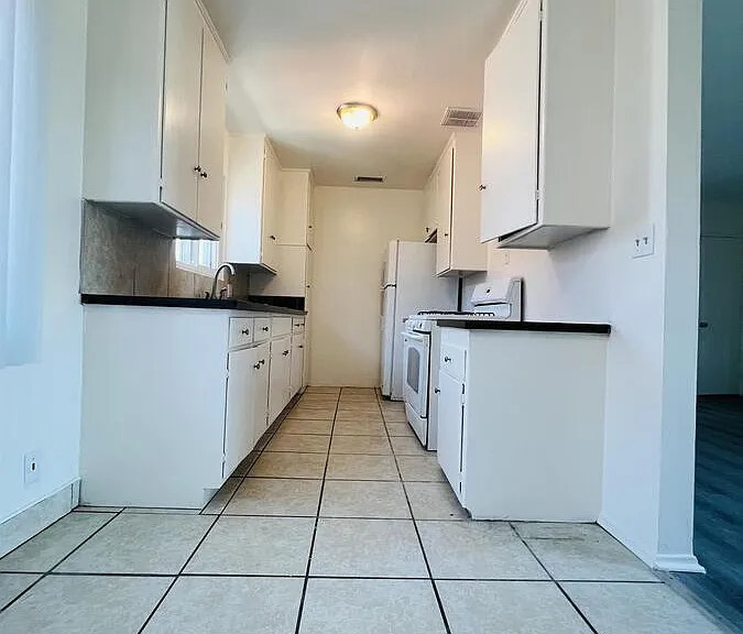 3409 W 104th St #3 — Photo 6