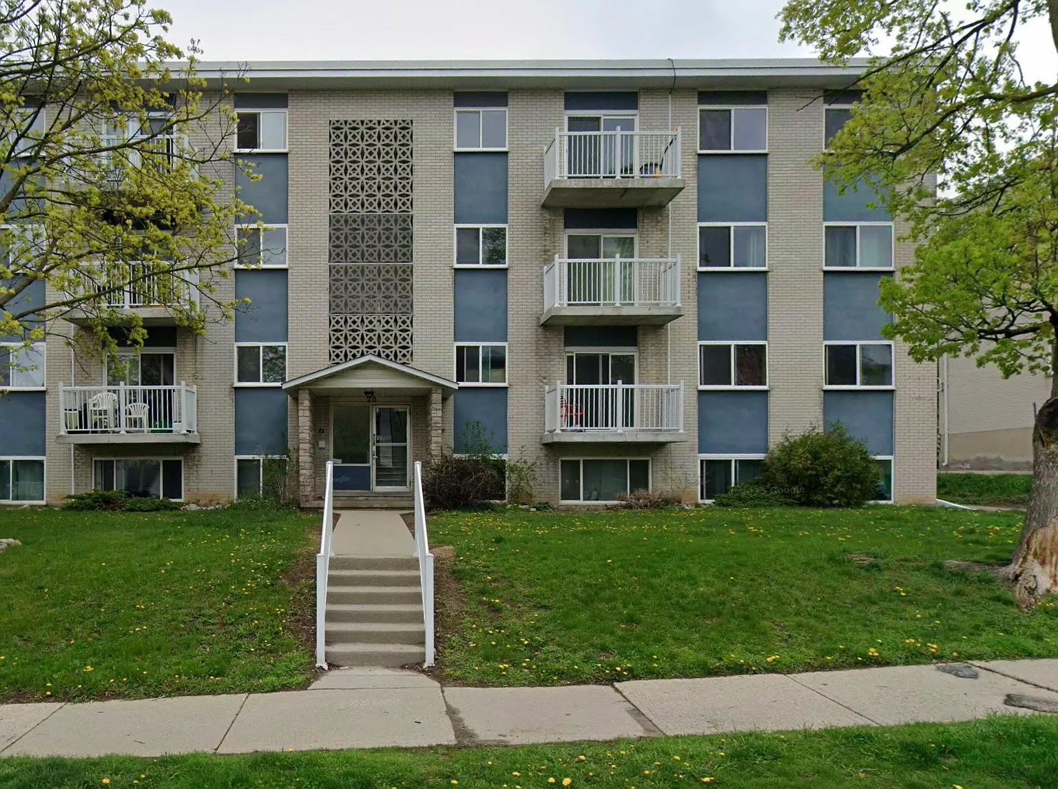20 Austin Drive Waterloo — Photo 1