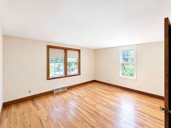 5th image of 15 Elnew Ave