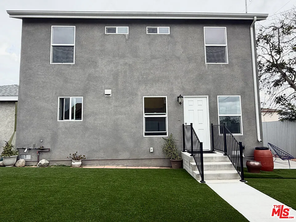 3 bed, 2.5 bath, 1200 sqft, $3,300 — Photo 1