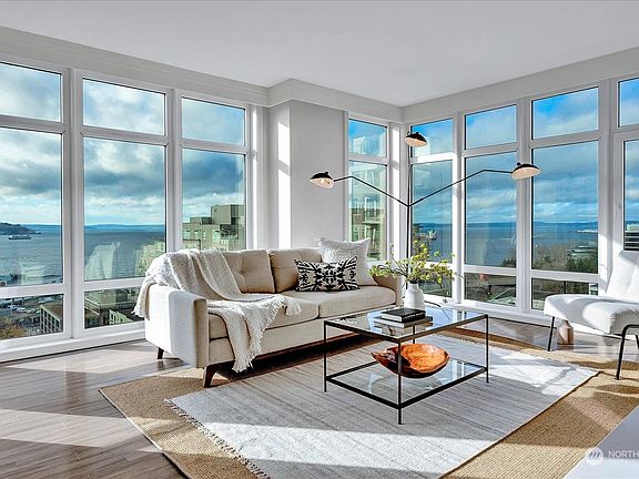 4th image of 2721 1st Avenue #902