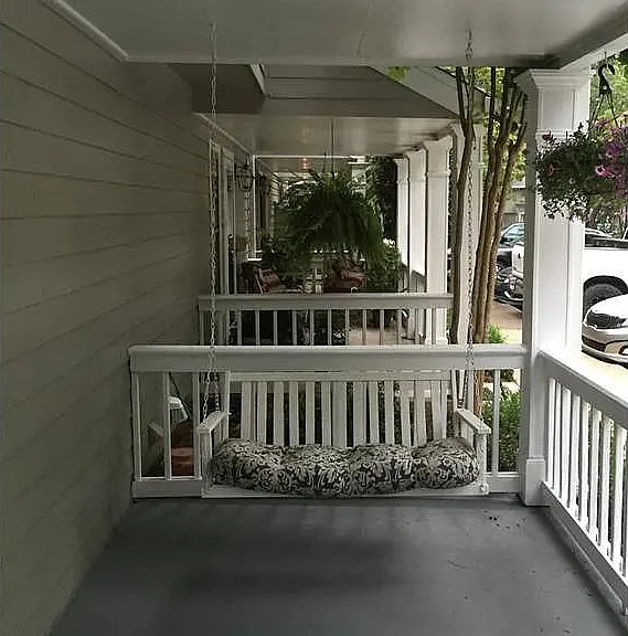 2722 Farmstead Rd SE — Photo 1