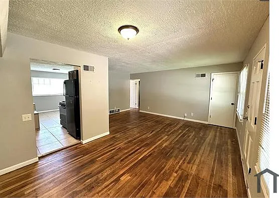 3 bed, 1015 sqft, $1,375 — Photo 3