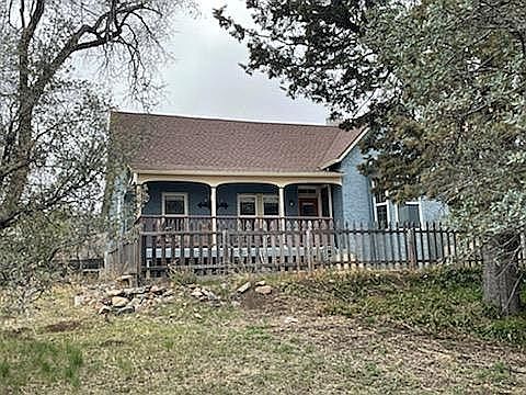 2nd image of 304 E Aubrey St