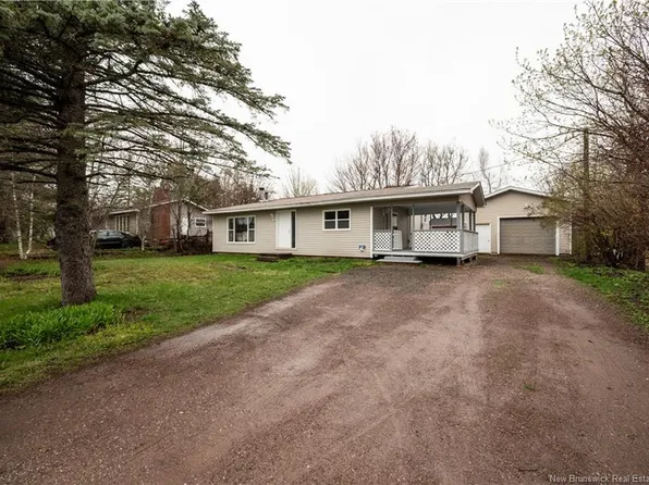 16 Dawn St, Salisbury, NB E4J 2B2