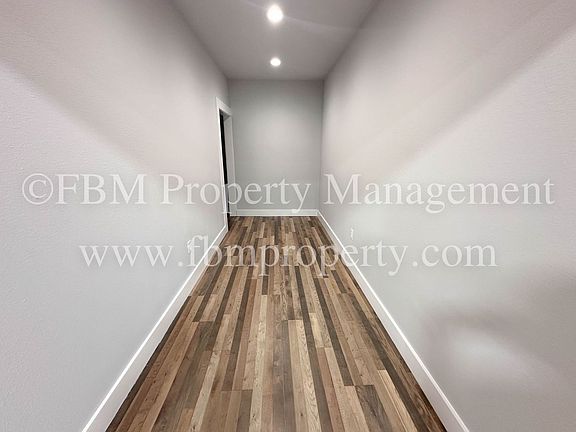 4th image of 220 N Beaton St #I