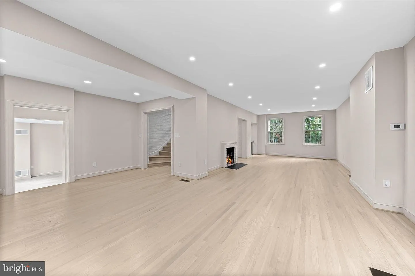 7 bed, 6777 sqft, $14,000 — Photo 4