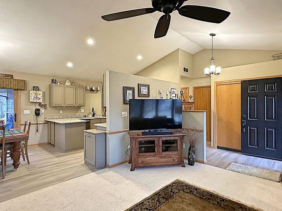 5th image of 3806 Goldenrod Pl