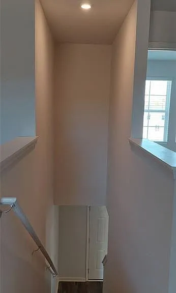 133 Oxford Ln — Photo 16