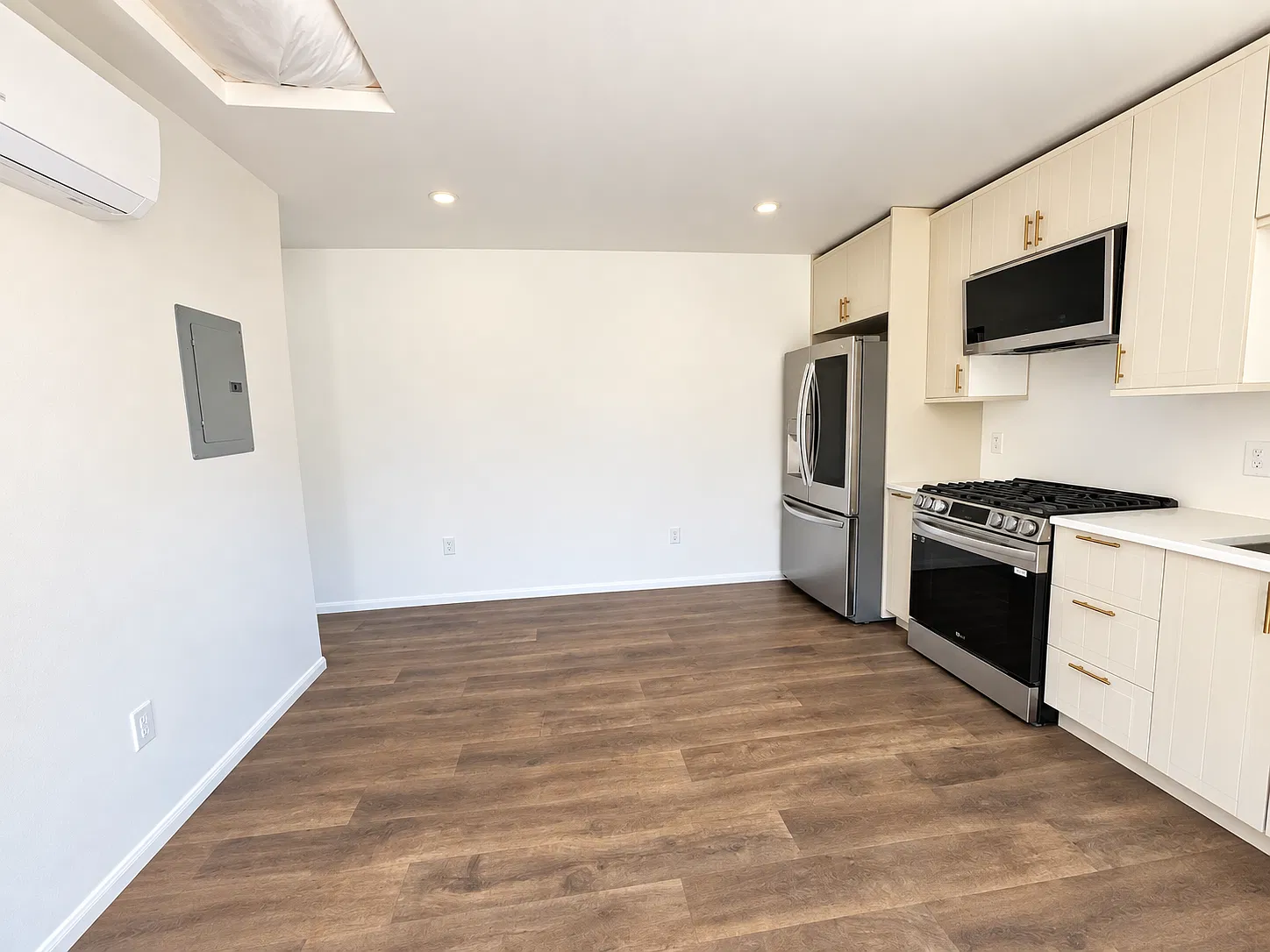 7310 Caldus Ave — Photo 4