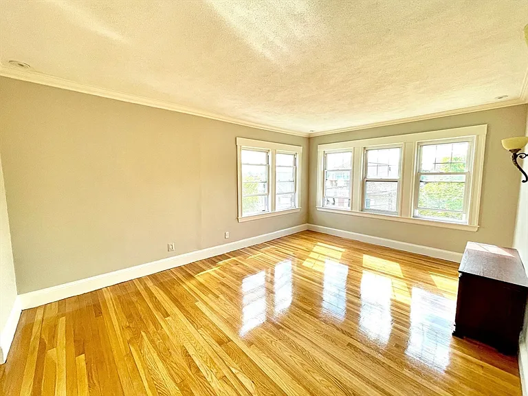 15 Puritan Rd — Photo 6