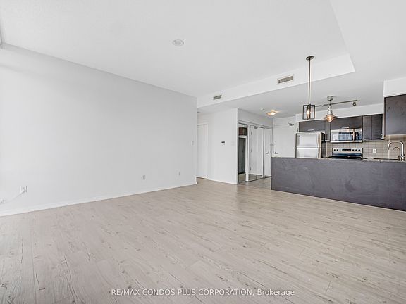 4th image of 38 Grenville St #4404