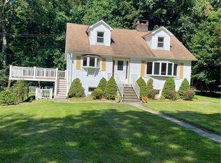 5 Sycamore Rd, Mahopac, NY 10541
