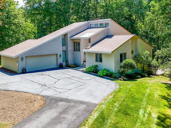 4 Lansing Drive, Salem, NH 03079