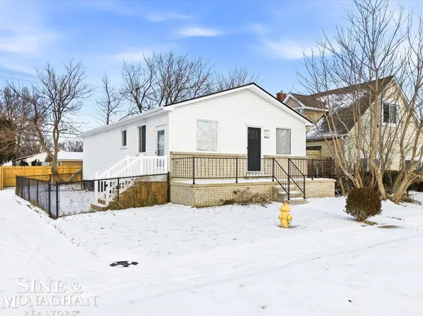 20411 E Forteen Mile Rd, Clinton Township, MI 48035