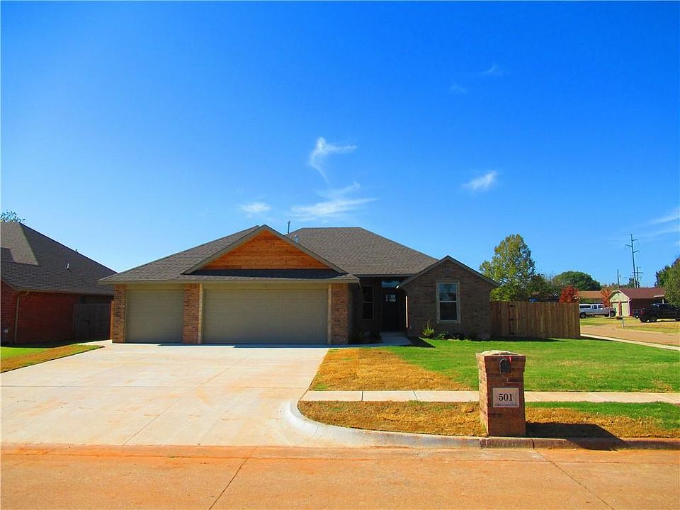 1st image of 501 Pinewood Dr
