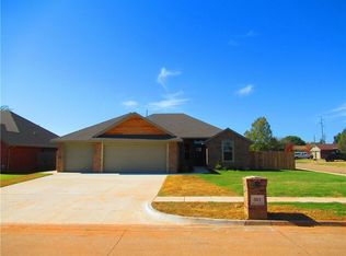 501 Pinewood Dr, Moore, OK 73160