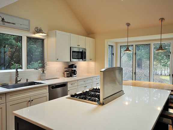 2nd image of 9 Crescent St