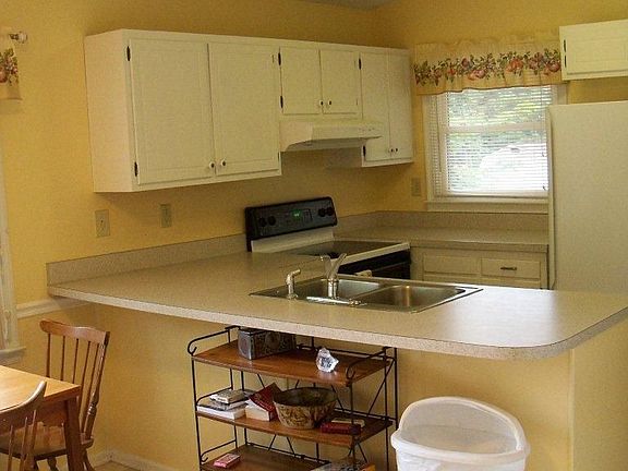Kitchen / dining area