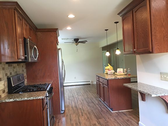 4th image of 102 Willow Brook Rd