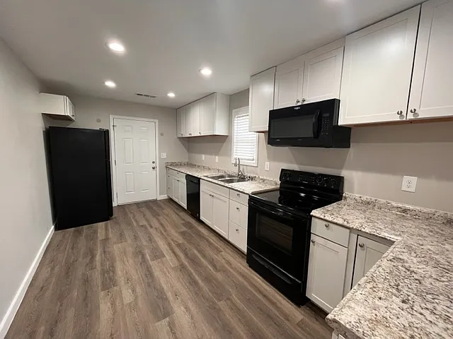 324 Adams St — Photo 6