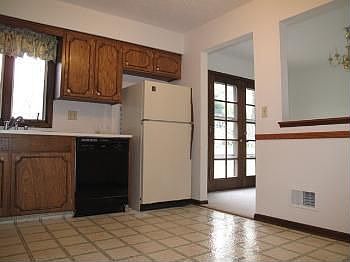 4th image of 2626 Cornelia St