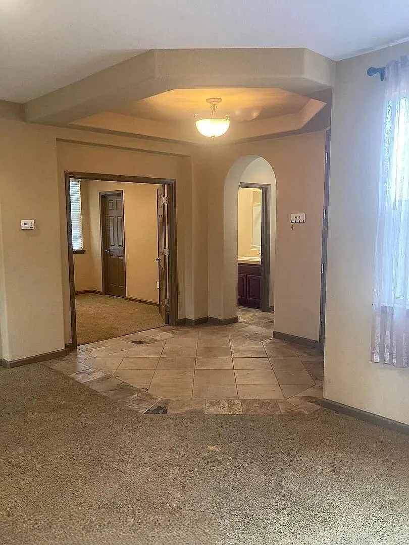 6 bed, 4.0 bath, 2903 sqft, $3,000 — Photo 3