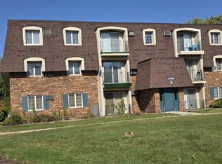 17985 Amherst Ct #1-302, Country Club Hills, IL 60478