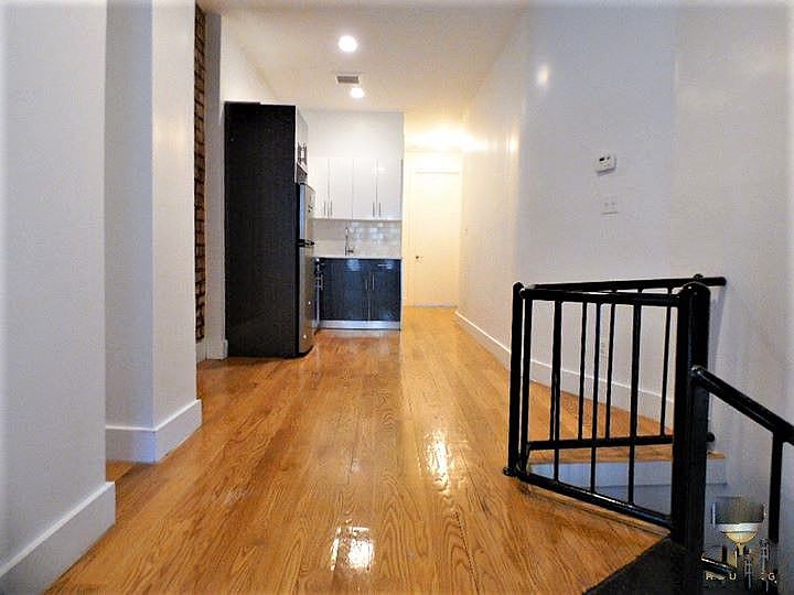 1st image of 35 Montrose Ave APT 1