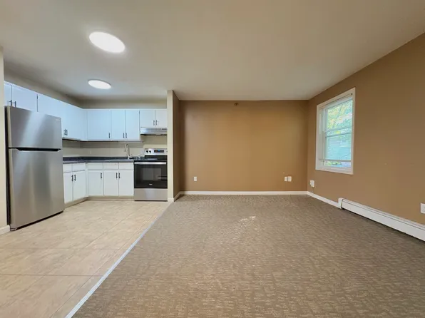 106 Goff St APT 5, Auburn, ME 04210