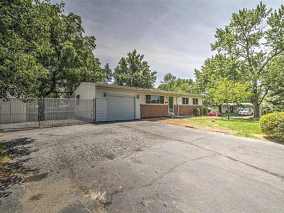 2nd image of 1560 Aspen Dr #1